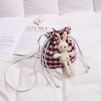 Geanta de dama cu element 3D si cravate in mai multe culori