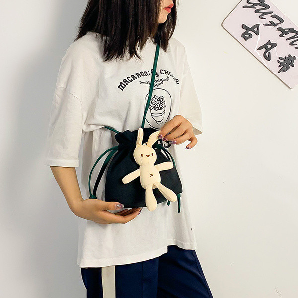 Geanta de dama cu element 3D si cravate in mai multe culori