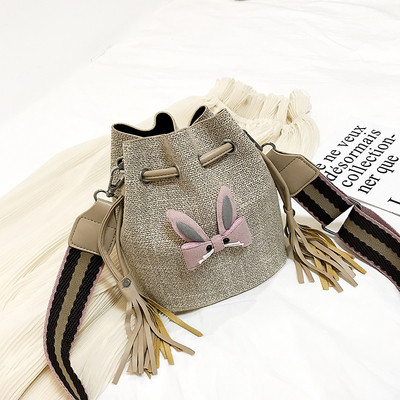 Geanta dama cu ciucuri si aplicatie in trei culori