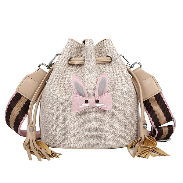 Geanta dama cu ciucuri si aplicatie in trei culori