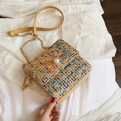 Geantă de zi cu zi pentru femei cu un lanț metalic cu model colorat