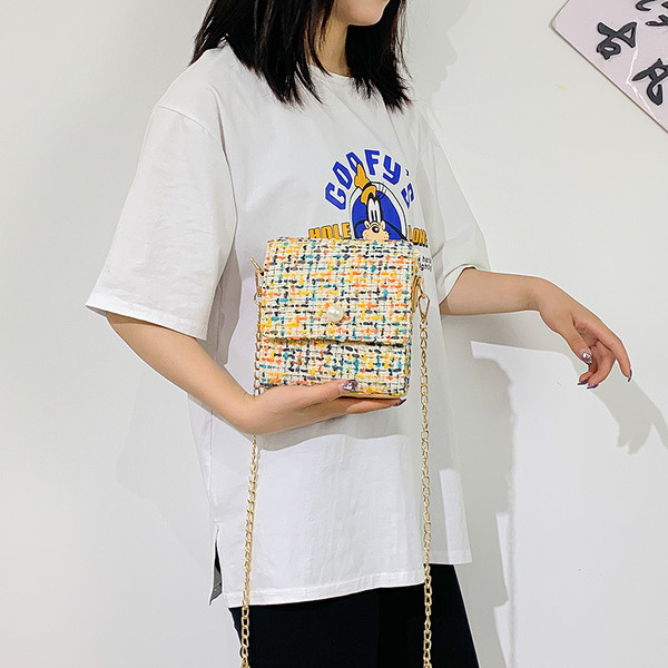 Geantă de zi cu zi pentru femei cu un lanț metalic cu model colorat