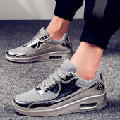 Model nou de adidași pentru bărbați - în trei culori