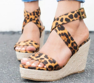 Γυναικεία σανδάλια σε  πλατφόρμα eco σουέτ σε διάφορα χρώματα