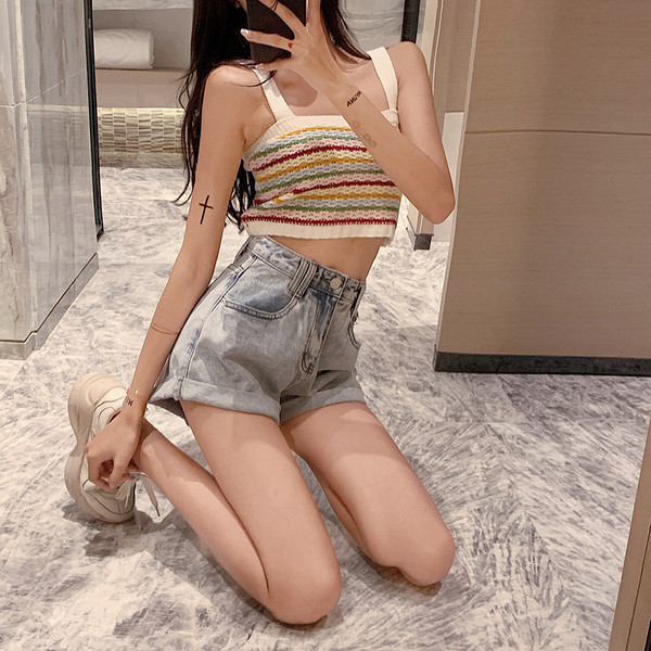 Blugi scurti de dama actuali cu talie inalta