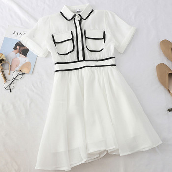 Stílusos női ruha gallérral és rövid ujjú fekete-fehér színben