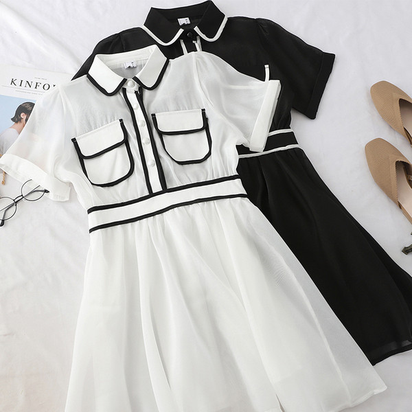 Stílusos női ruha gallérral és rövid ujjú fekete-fehér színben