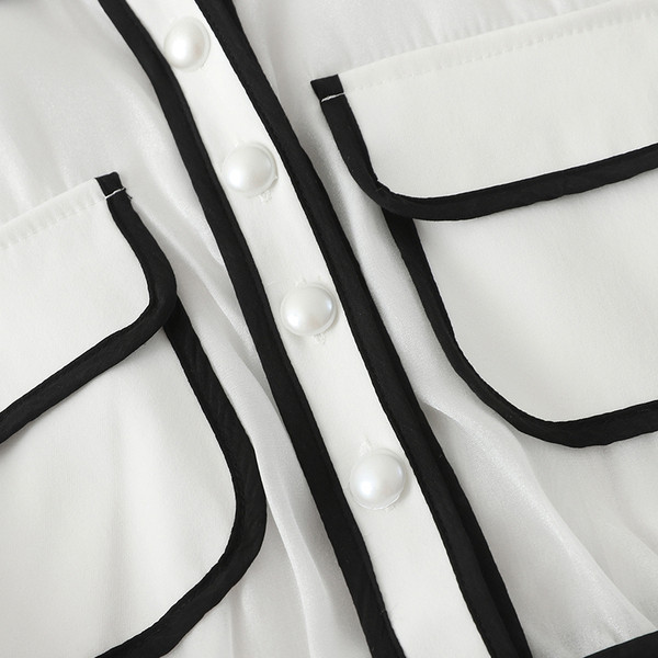 Stílusos női ruha gallérral és rövid ujjú fekete-fehér színben