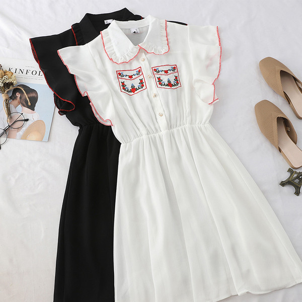 Rochie moderna de dama cu broderie si guler in alb-negru