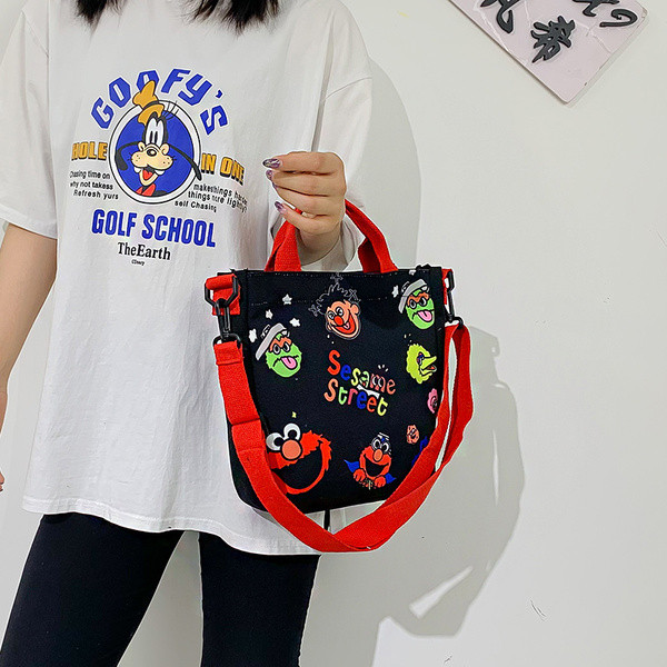 Geantă de zi cu zi pentru femei în alb-negru și aplicație color