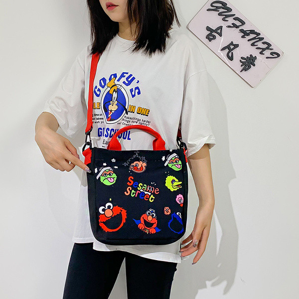 Geantă de zi cu zi pentru femei în alb-negru și aplicație color