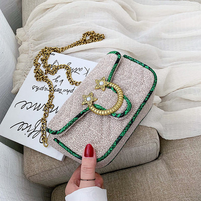 Geanta de dama moderna cu element metalic si lant