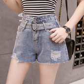 Pantaloni scurți de damă din denim cu curea de culoare deschisă