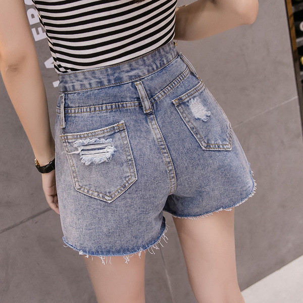 Pantaloni scurți de damă din denim cu curea de culoare deschisă