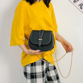 Geanta de dama din piele ecologica cu inchizatoare metalica si lant