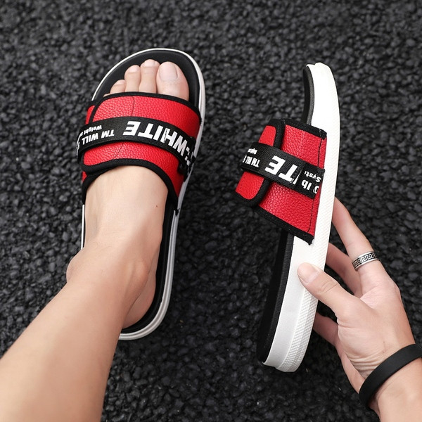 Model nou de papuci barbatesti in trei culori cu inscriptii