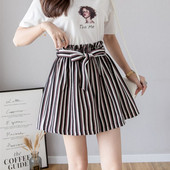 Раиран дамски къс панталон с висока еластична талия в две разцветки