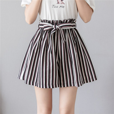 Раиран дамски къс панталон с висока еластична талия в две разцветки