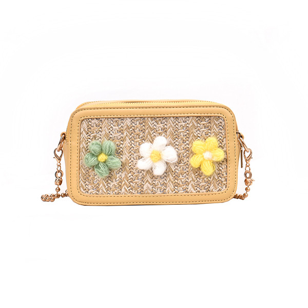 Geanta de dama cu decor 3D si lant metalic in patru culori