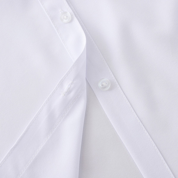 Cămașă elegantă de damă, cu mâneci scurte și o panglică în alb