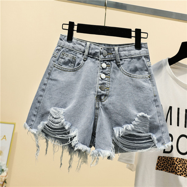 Pantaloni scurți de damă din denim cu motive rupte