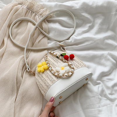 Geanta de dama moderna din piele ecologica cu element 3D in patru culori