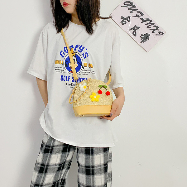 Geanta de dama moderna din piele ecologica cu element 3D in patru culori