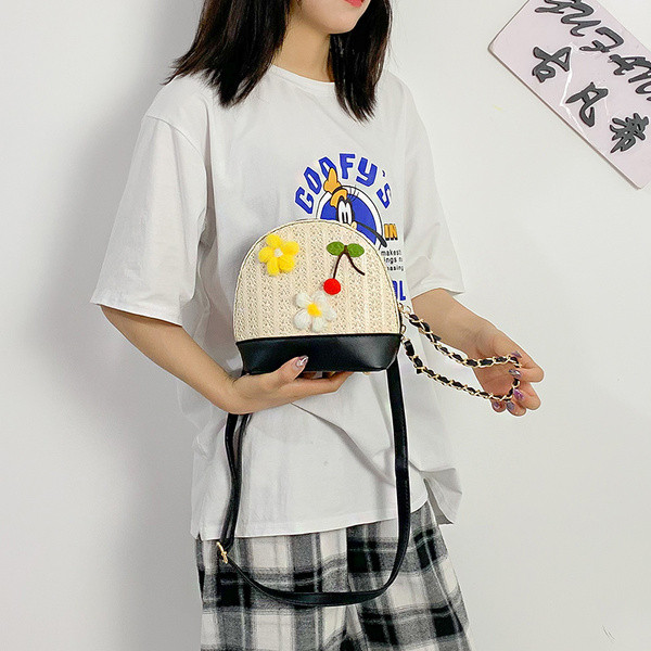 Geanta de dama moderna din piele ecologica cu element 3D in patru culori