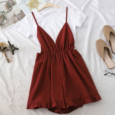 Set modern pentru femei care include un tricou și salopetă în mai multe culori