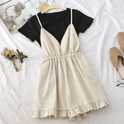 Set modern pentru femei care include un tricou și salopetă în mai multe culori