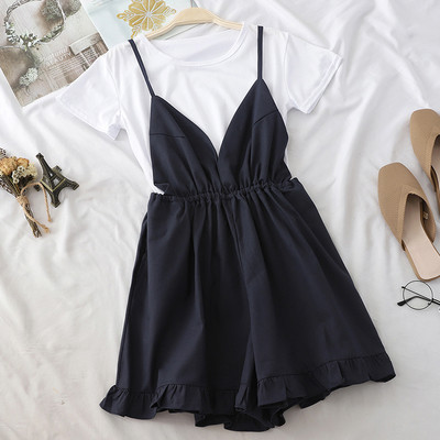 Set modern pentru femei care include un tricou și salopetă în mai multe culori