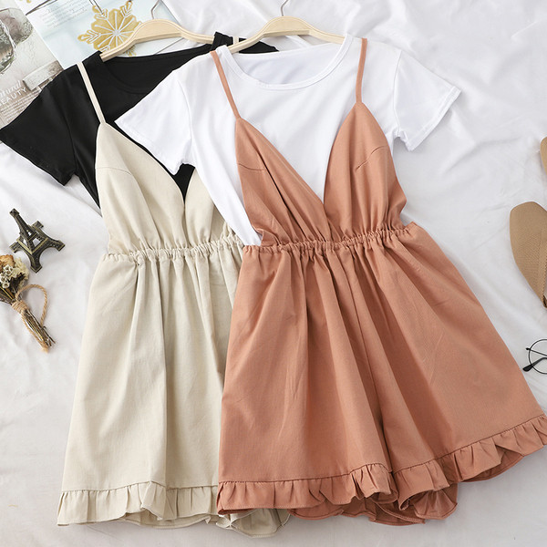 Set modern pentru femei care include un tricou și salopetă în mai multe culori