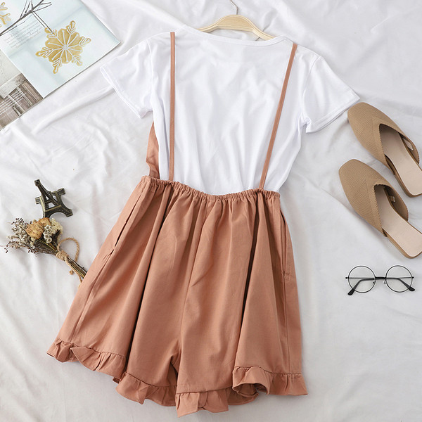 Set modern pentru femei care include un tricou și salopetă în mai multe culori