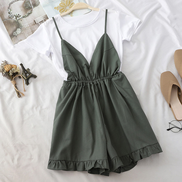 Set modern pentru femei care include un tricou și salopetă în mai multe culori