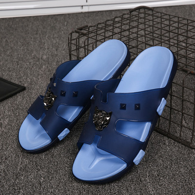 Model nou de papuci barbatesti in trei culori cu element metalic