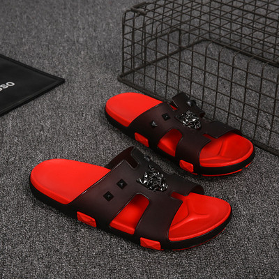 Model nou de papuci barbatesti in trei culori cu element metalic