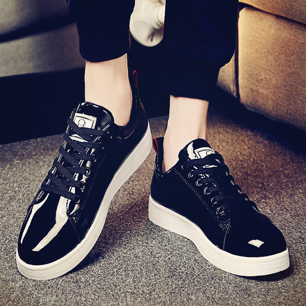 Tenisi actuali pentru bărbați cu emblemă - în două culori