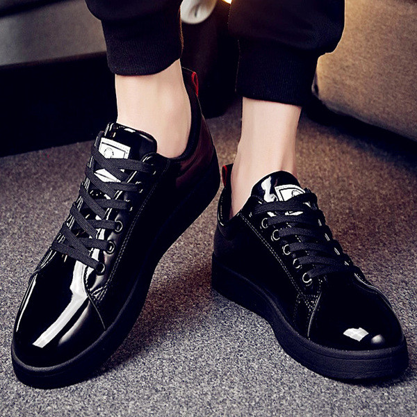 Tenisi actuali pentru bărbați cu emblemă - în două culori