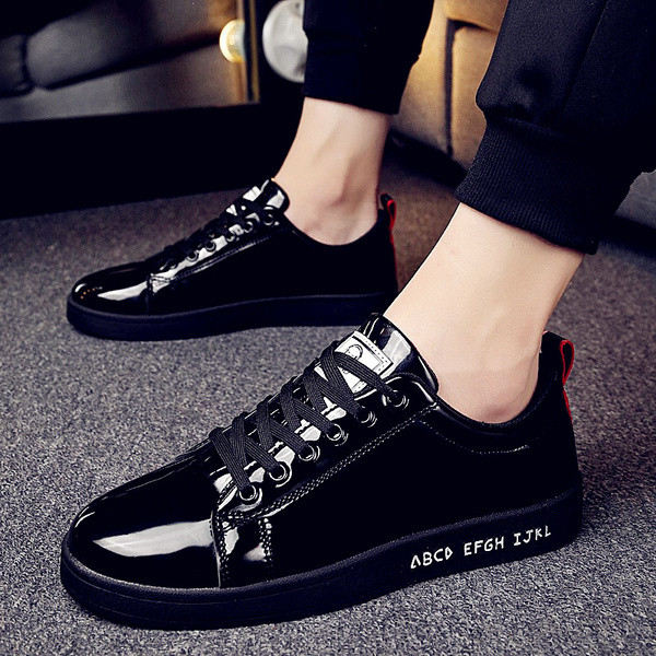 Tenisi actuali pentru bărbați cu emblemă - în două culori