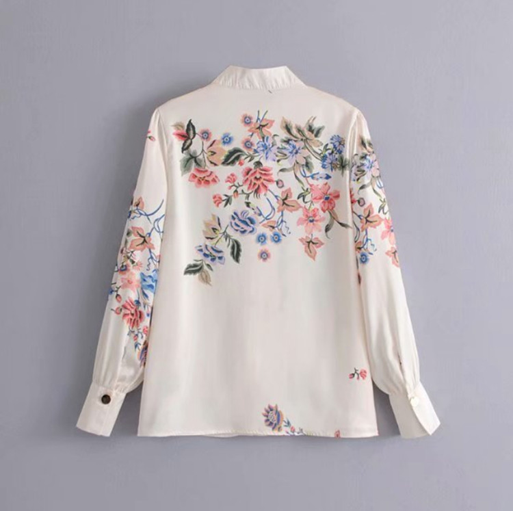 Cămașă elegantă de damă cu mâneci lungi și model floral