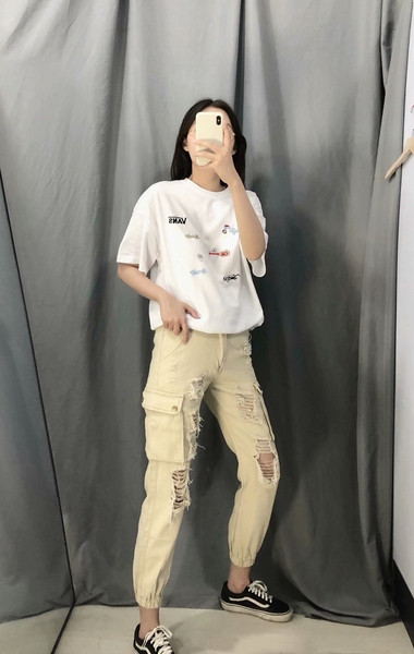 Дамски спортен панталон със странични джобове и скъсан ефект в три цвята