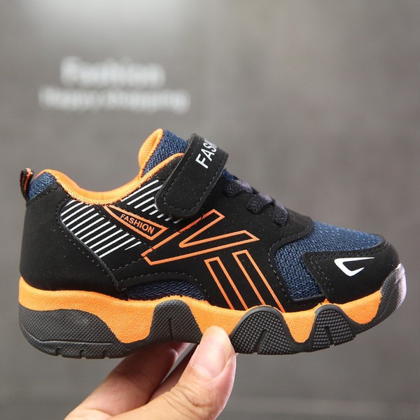 Детски маратонки за момчета в три цвята с надпис