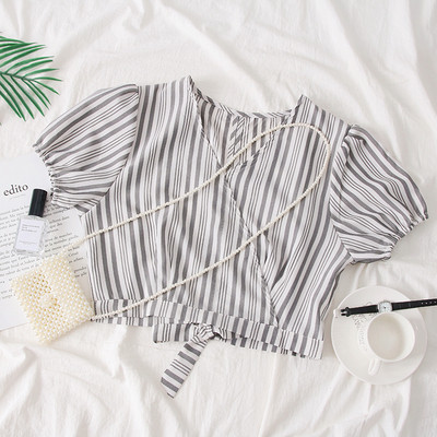 Стилна раирана блуза с V-образно деколте в няколко цвята