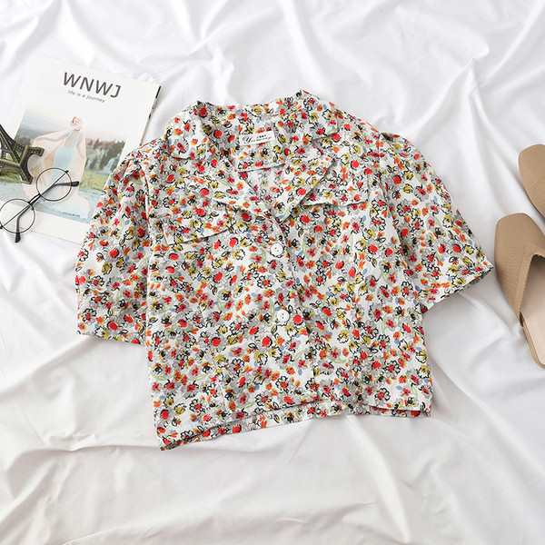 Cămașă scurtă de damă modernă cu motive florale în alb și verde