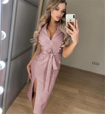 Модерна дамска рокля с цепка и дълбоко деколте с копчета