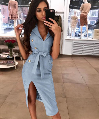 Модерна дамска рокля с цепка и дълбоко деколте с копчета