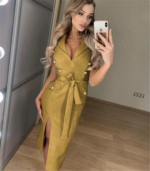 Модерна дамска рокля с цепка и дълбоко деколте с копчета