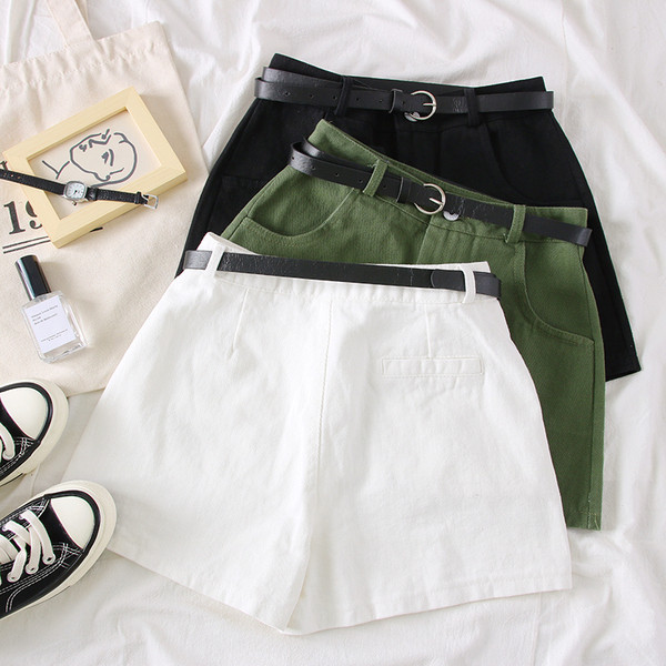 Pantaloni scurti eleganti de dama in mai multe culori si curea