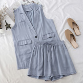 Set elegant pentru femei, care include o vestă și pantaloni scurți în mai multe culori