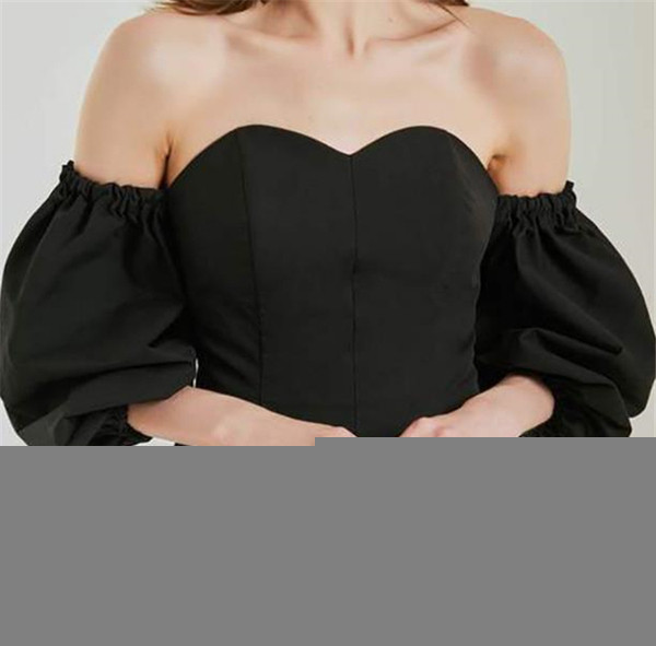 Bluză de damă modernă cu umerii goi și mâneci largi